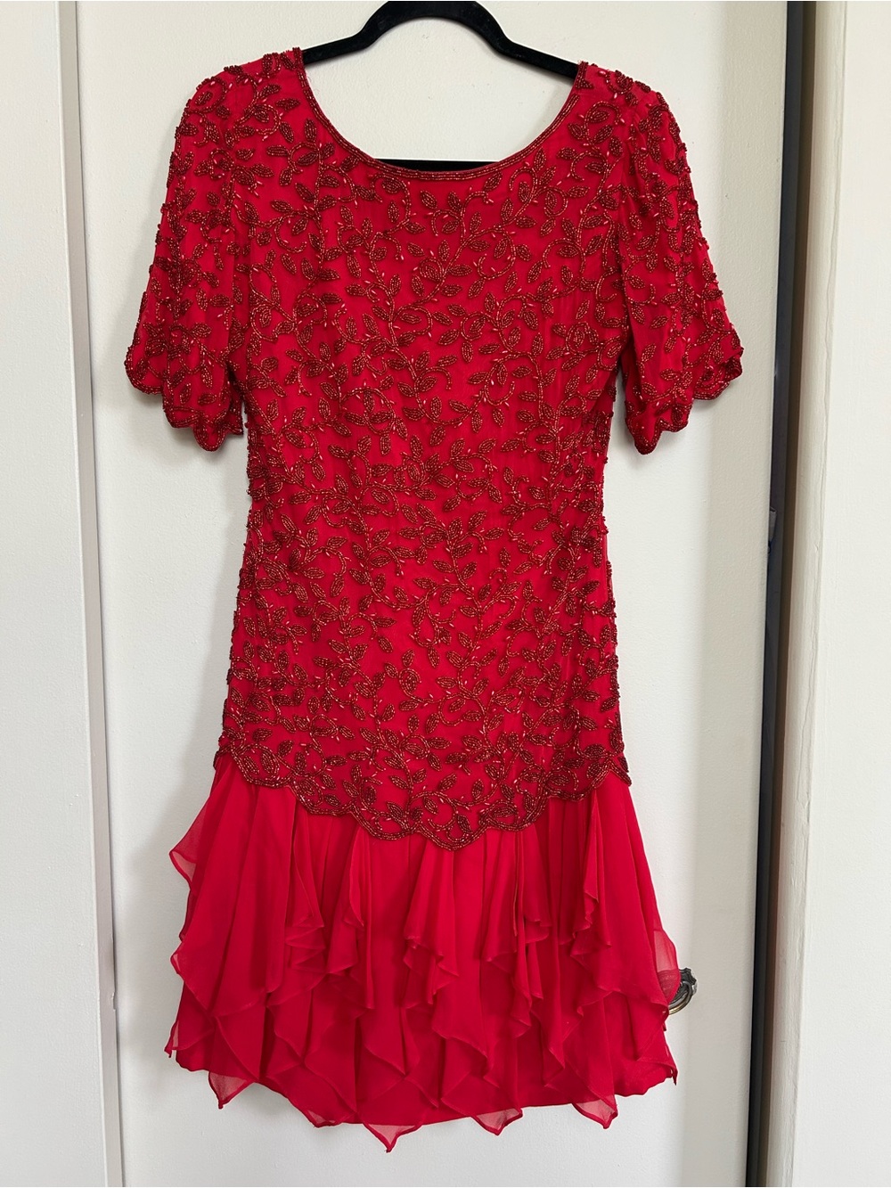 Blacktie Oleg Cassini Red Beaded Silk V-Neck Sheath Knee Dress Vintage 4